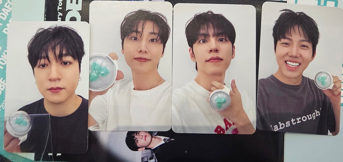 moneyPIZ_'s tweet photo. 데이식스 첫콘 입장포카+포토북 양도

wts photocard pc sell day6 데식 성진 영케이 원필 도운 포카 포토엽서 콘서트 앨포 미공포 선물콘 클콘 특전 입장기프트 첫콘 막콘 팬미팅 교환 나눔 데니멀즈 방 케 필 돈 마데워치 마이데이 엠디 교환 분철 대리 댈구 https://t.co/q3tgBrO7Tb