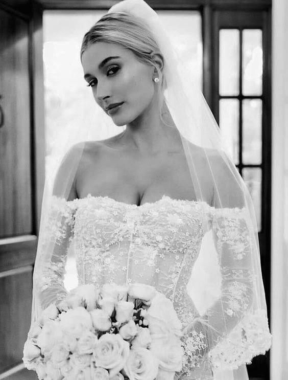 jbiebszr's tweet photo. vestido de casamento inesquecível até hoje um dos vestidos de noiva mais lindos e iconicos que eu ja vi, não é surpresa ter se tornado um dos mais pesquisados da internet https://t.co/8IAhFhsDH4