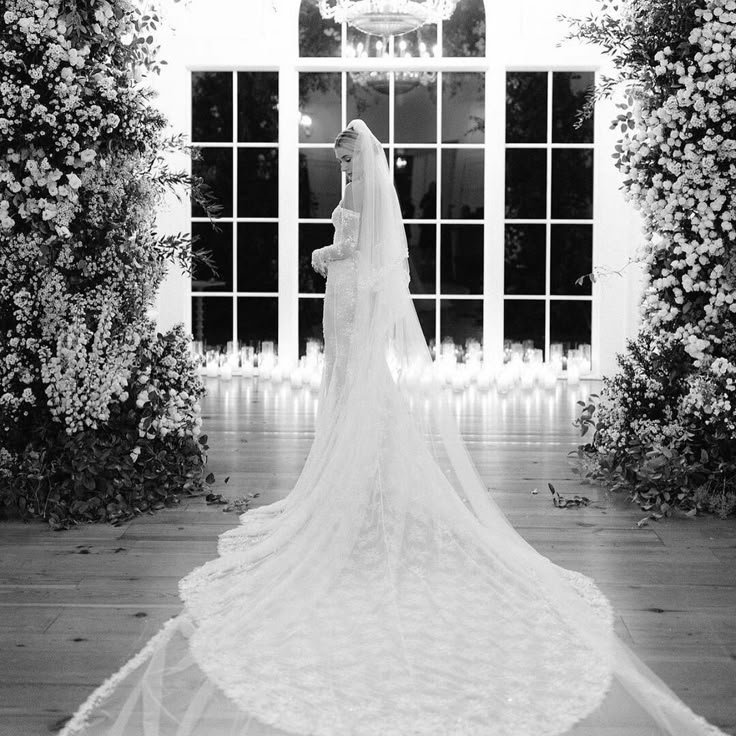 jbiebszr's tweet photo. vestido de casamento inesquecível até hoje um dos vestidos de noiva mais lindos e iconicos que eu ja vi, não é surpresa ter se tornado um dos mais pesquisados da internet https://t.co/8IAhFhsDH4