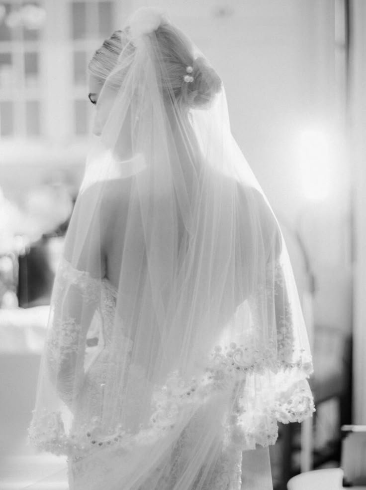 jbiebszr's tweet photo. vestido de casamento inesquecível até hoje um dos vestidos de noiva mais lindos e iconicos que eu ja vi, não é surpresa ter se tornado um dos mais pesquisados da internet https://t.co/8IAhFhsDH4
