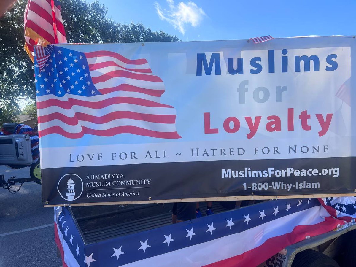 RoundRockMosque's tweet photo. Happy Independence Day from the Ahmadiyya Muslim Community! 🇺🇸 We had a wonderful time celebrating with our neighbors at the Round Rock 4th of July parade today. Muslims for Loyalty. God Bless America! 🎇
#RoundRock #4thOfJuly #MuslimsForPeace https://t.co/bjGVPvQdNn