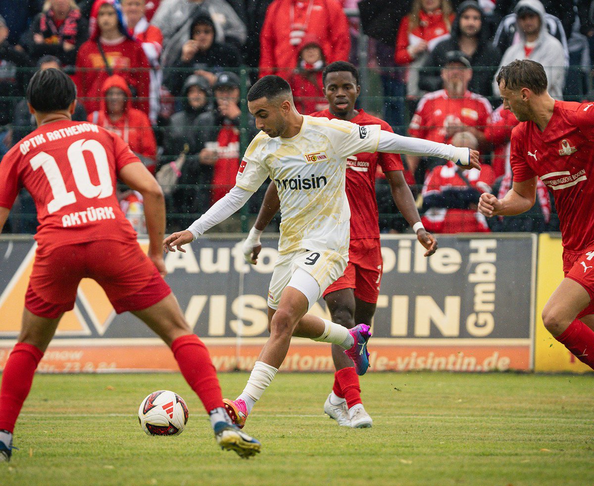 fcunion_es's tweet photo. ⚽ ¡Goleada para empezar!
Los Eisernen ganan 2-12 al Optik Rathenow en su primer amistoso demostrando el olfato goleador de sus atacantes. Ilic (2), Güther (3) y Ljubicic (3) han liderado la exhibición ofensiva
#FSVFCU https://t.co/9TYubgwMJs