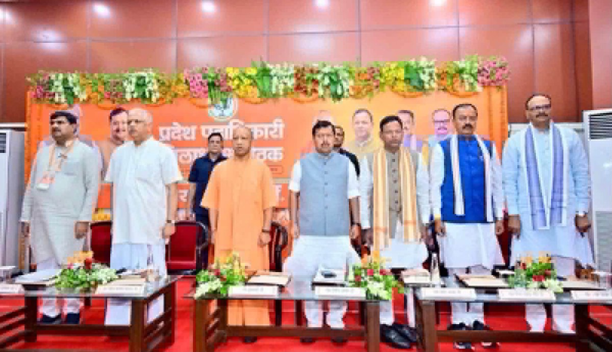 MohitBeniwalBJP's tweet photo. आज लखनऊ में भारतीय जनता पार्टी के ऊर्जावान एवं यशस्वी मा•राष्ट्रीय अध्यक्ष श्री @NitinNabin जी की अध्यक्���ता में आयोजित प्रदेश पदाधिकारी बैठक व सांसद-विधायक बैठक में सहभागिता की। 

बैठक में आदरणीय राष्ट्रीय महामंत्री (संगठन) श्री @blsanthosh जी, लोकप्रिय मा•मुख्यमंत्री श्री @myogiadityanath जी, मा•प्रदेश अध्यक्ष श्री @mppchaudhary जी, मा•उप-मुख्यमंत्री द्वय श्री @kpmaurya1 जी व श्री @brajeshpathakup जी एवं मा•प्रदेश महामंत्री (संगठन) श्री @idharampalsingh जी की गरिमामयी उपस्थिति रही। #NitinNabinInUP
