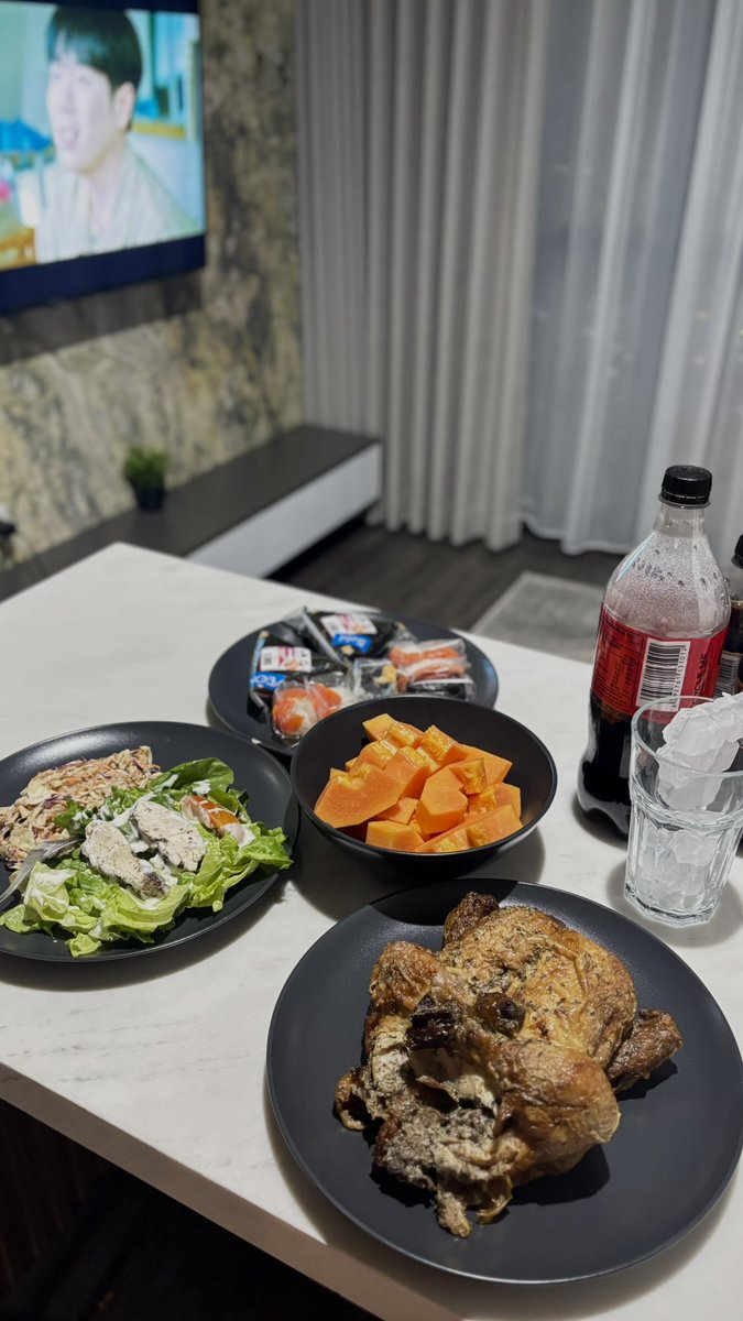 crybebyi's tweet photo. Tema makan malm ini apa ya? https://t.co/1LvKVJWA2i