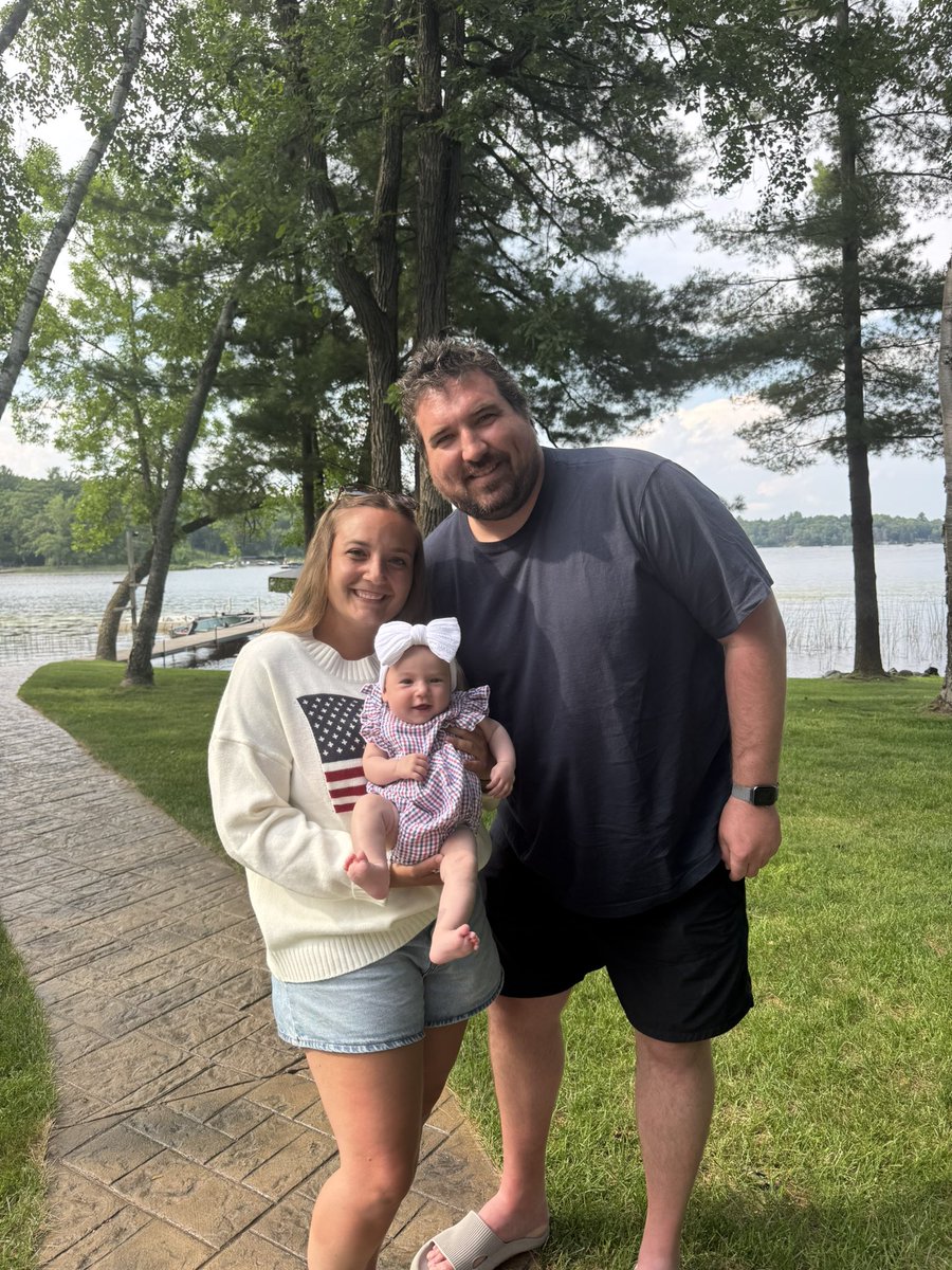 TrevorOlson62's tweet photo. Happy Birthday @emilytutland , you are the absolute best mama to Layken! Thank you for all that you do for us! https://t.co/WdgXXh6vPb