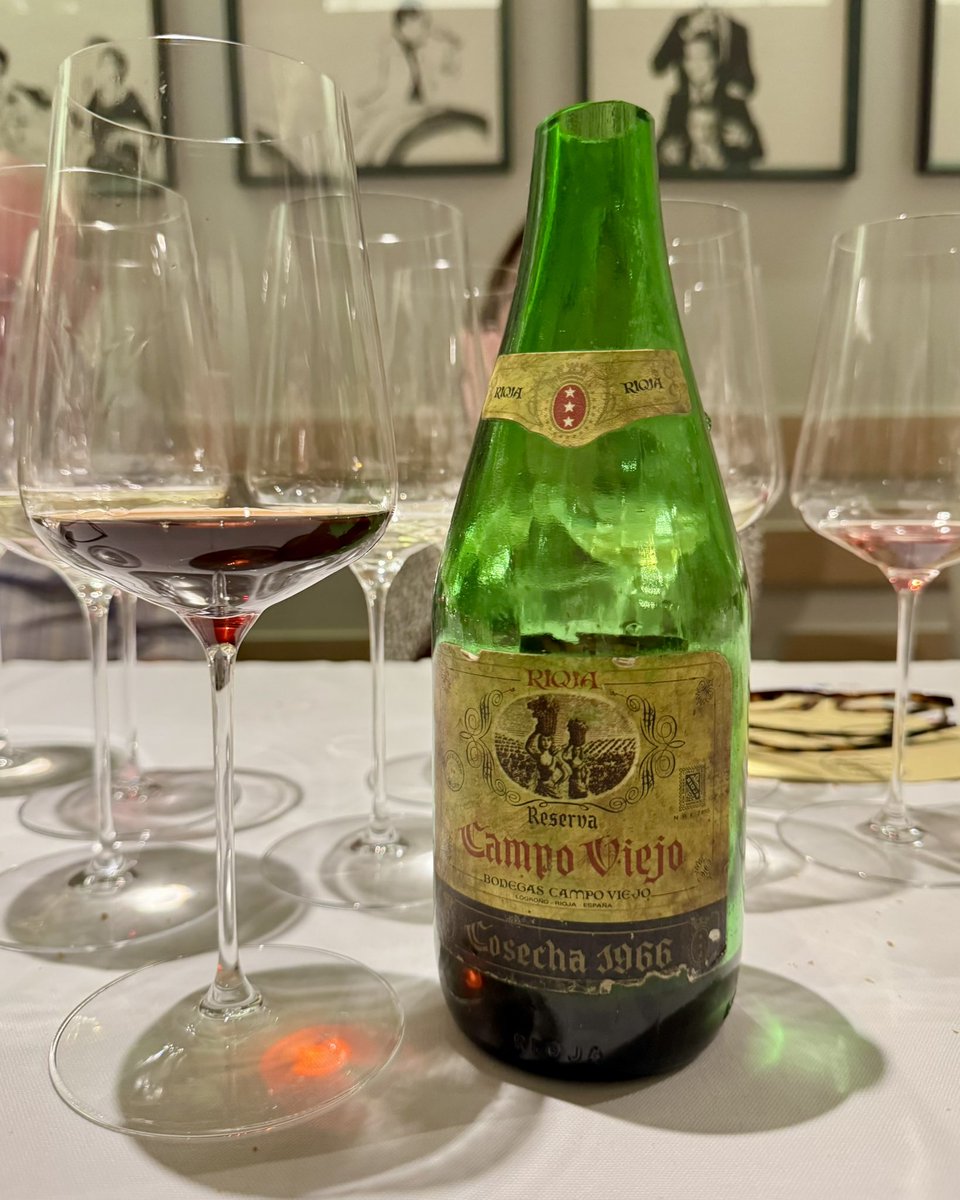 LadyCWine's tweet photo. Old vines in the ground, an old vintage in the glass. @InterVinoEs ✨
One memorable evening in Spain. 🍷🇪🇸
More stories from Navarra and Somontano soon.🥂
#CelebrateTheDiversity #Intervinos #OIVE #WinesOfSpain #SpanishWine #SpainPressTrip https://t.co/vxxLyzK5UX