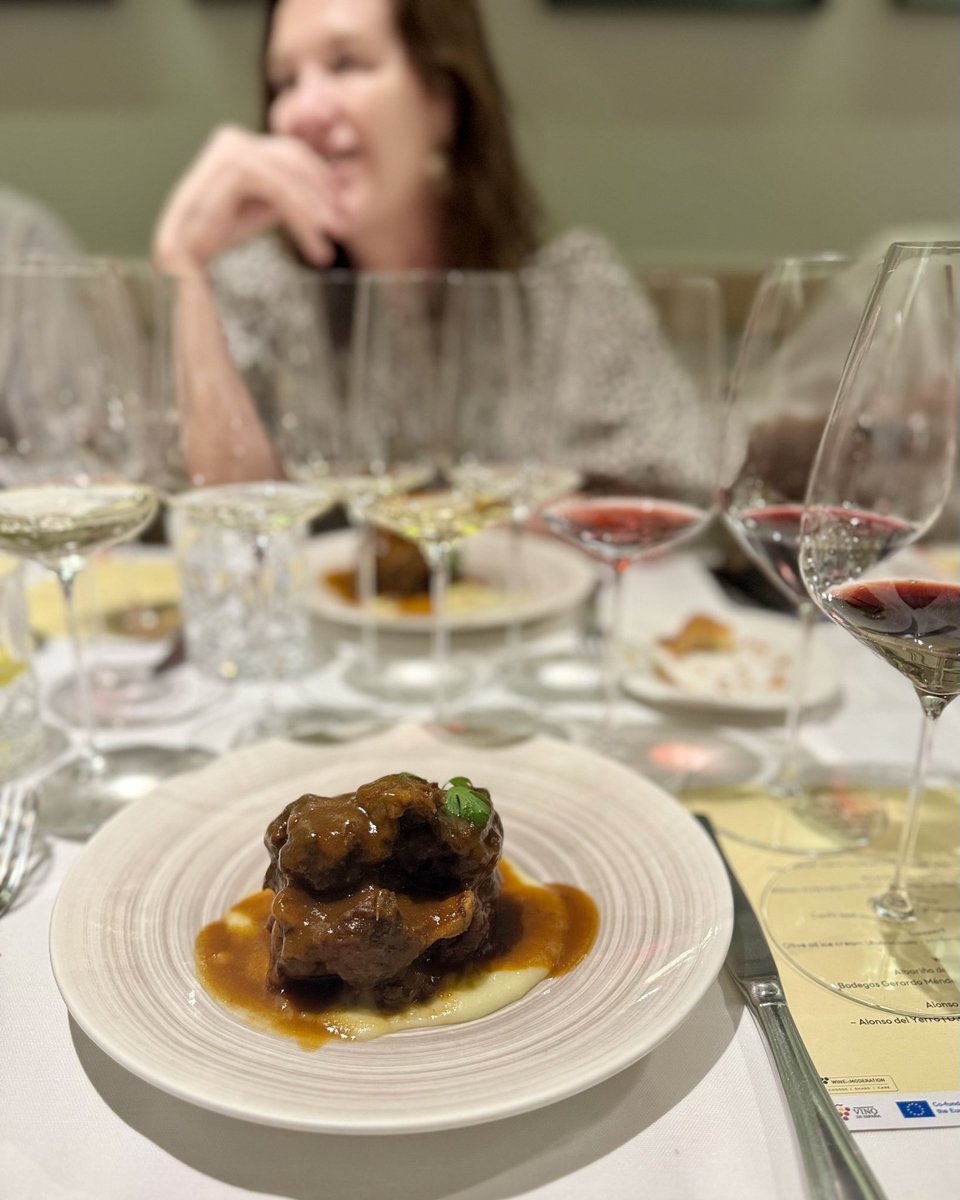 LadyCWine's tweet photo. Old vines in the ground, an old vintage in the glass. @InterVinoEs ✨
One memorable evening in Spain. 🍷🇪🇸
More stories from Navarra and Somontano soon.🥂
#CelebrateTheDiversity #Intervinos #OIVE #WinesOfSpain #SpanishWine #SpainPressTrip https://t.co/vxxLyzK5UX