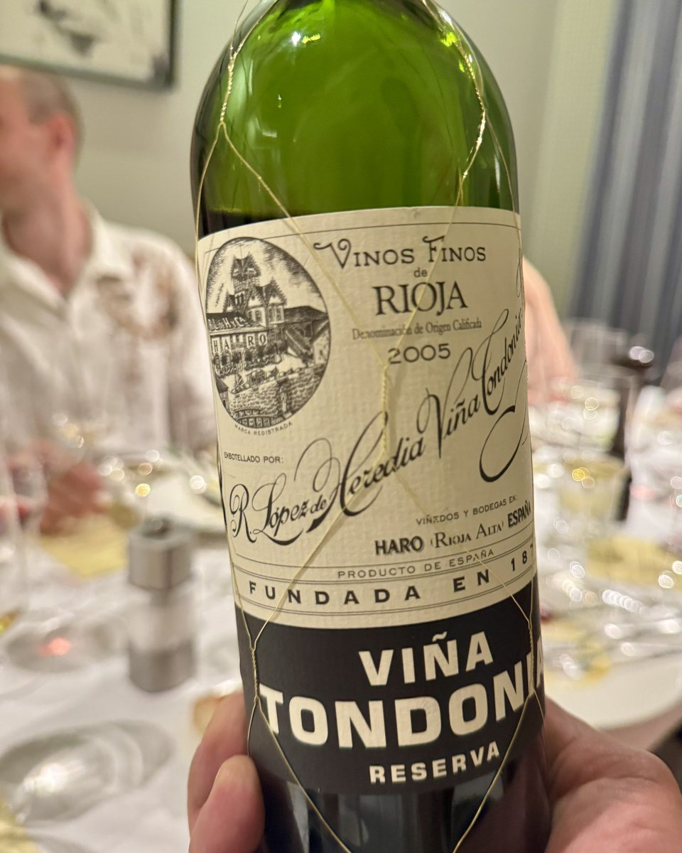 LadyCWine's tweet photo. Old vines in the ground, an old vintage in the glass. @InterVinoEs ✨
One memorable evening in Spain. 🍷🇪🇸
More stories from Navarra and Somontano soon.🥂
#CelebrateTheDiversity #Intervinos #OIVE #WinesOfSpain #SpanishWine #SpainPressTrip https://t.co/vxxLyzK5UX