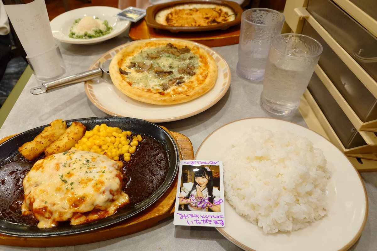 owl_rounder's tweet photo. 一旦別れてからのばったり遭遇してご飯来たwww
#わんわんみほち https://t.co/hF7mrgDpLU
