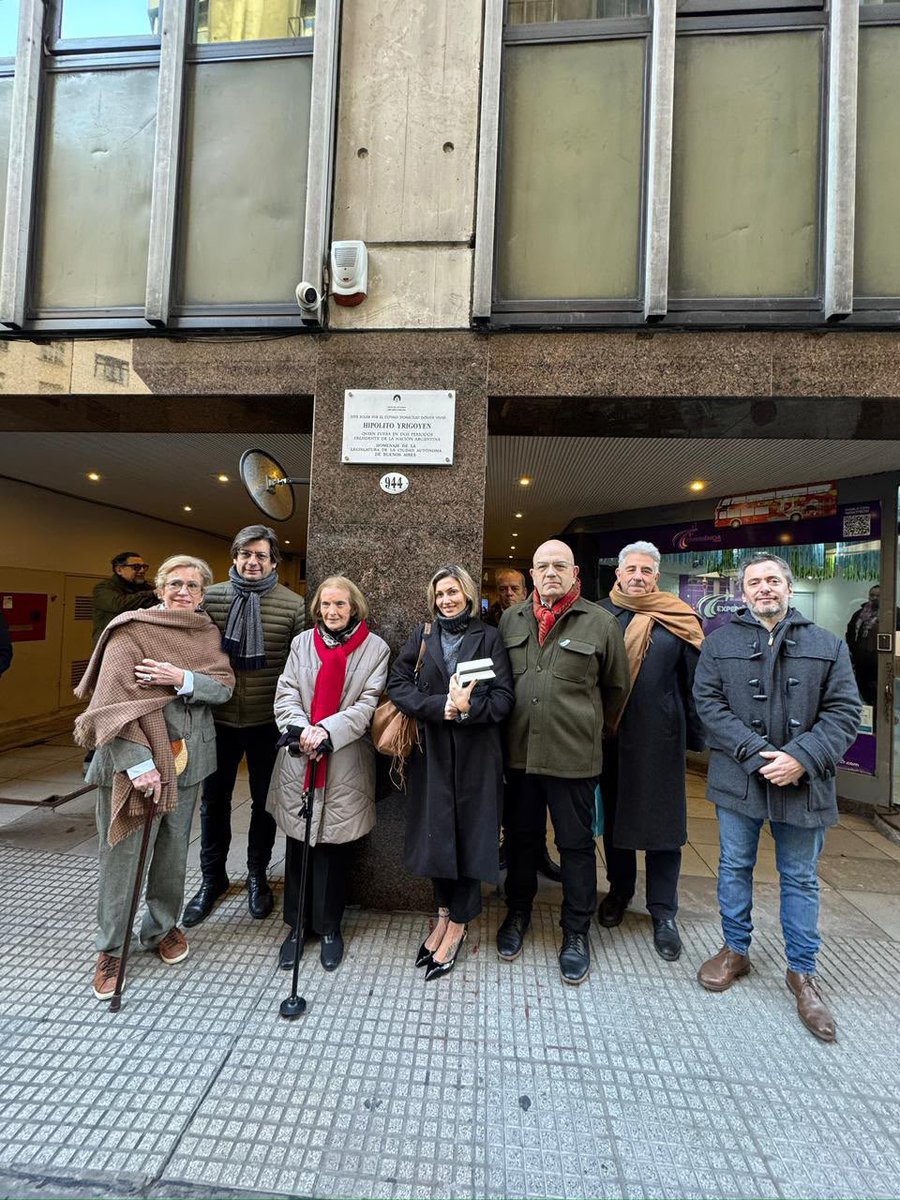 ConradoSY's tweet photo. Feliz que mi madre haya estado presente en la inauguración de la placa que recuerda el último domicilio de Hipólito Yrigoyen junto al @yrigoyeneano https://t.co/cgoMdB9jHX