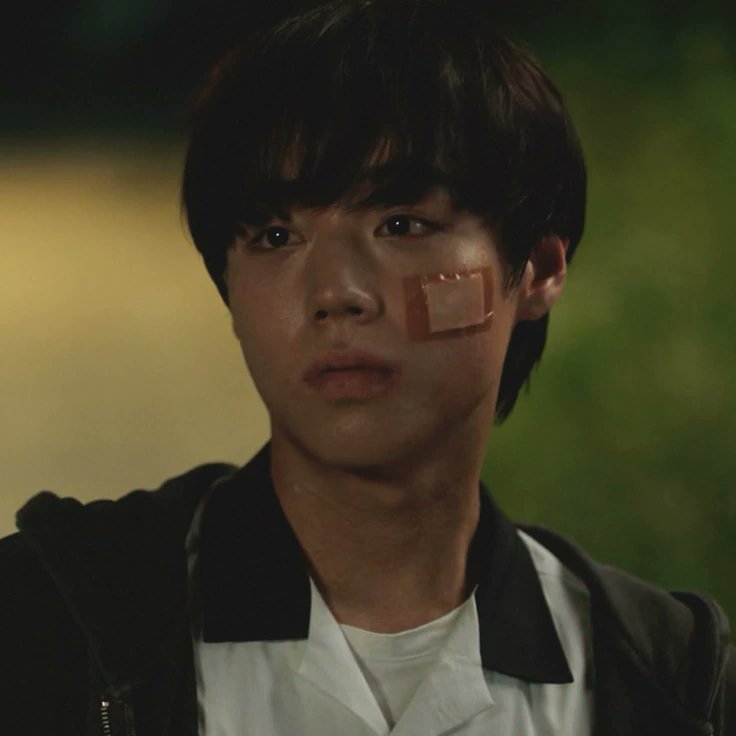 nagainoho's tweet photo. 몸 파는 목사 아들 연 + 회사원 금저씨

화목했던 연 가족 아빠가 교회 돈 횡령하고부터 삐걱거리기 시작함 매일같이 싸우던 부모님 결국 이혼하고 연 밖으로 나돌다 기어이 몸까지 팔게 됨

그날도 모텔 앞에 쭈구려앉아있는데 야근하고 담배 피울 곳 찾던 금저씨가 연 봐버린 거지

"어이, 꼬맹이." https://t.co/50Nul2Ke5O