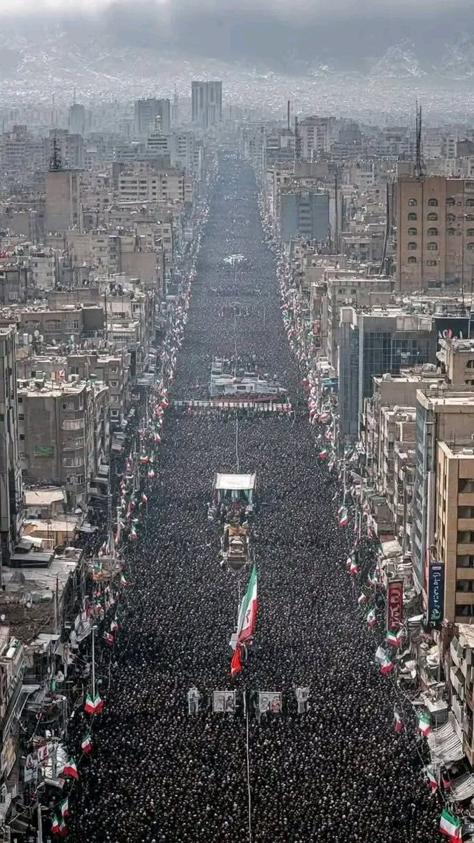 CarpetSaji34032's tweet photo. تشييع يليق بمن بذل نفسه في سبيل لله ونال اعظم شهادة 
هنيئا هنيئا 
ازكى سلام الله عليه https://t.co/7G5gBdhB7i