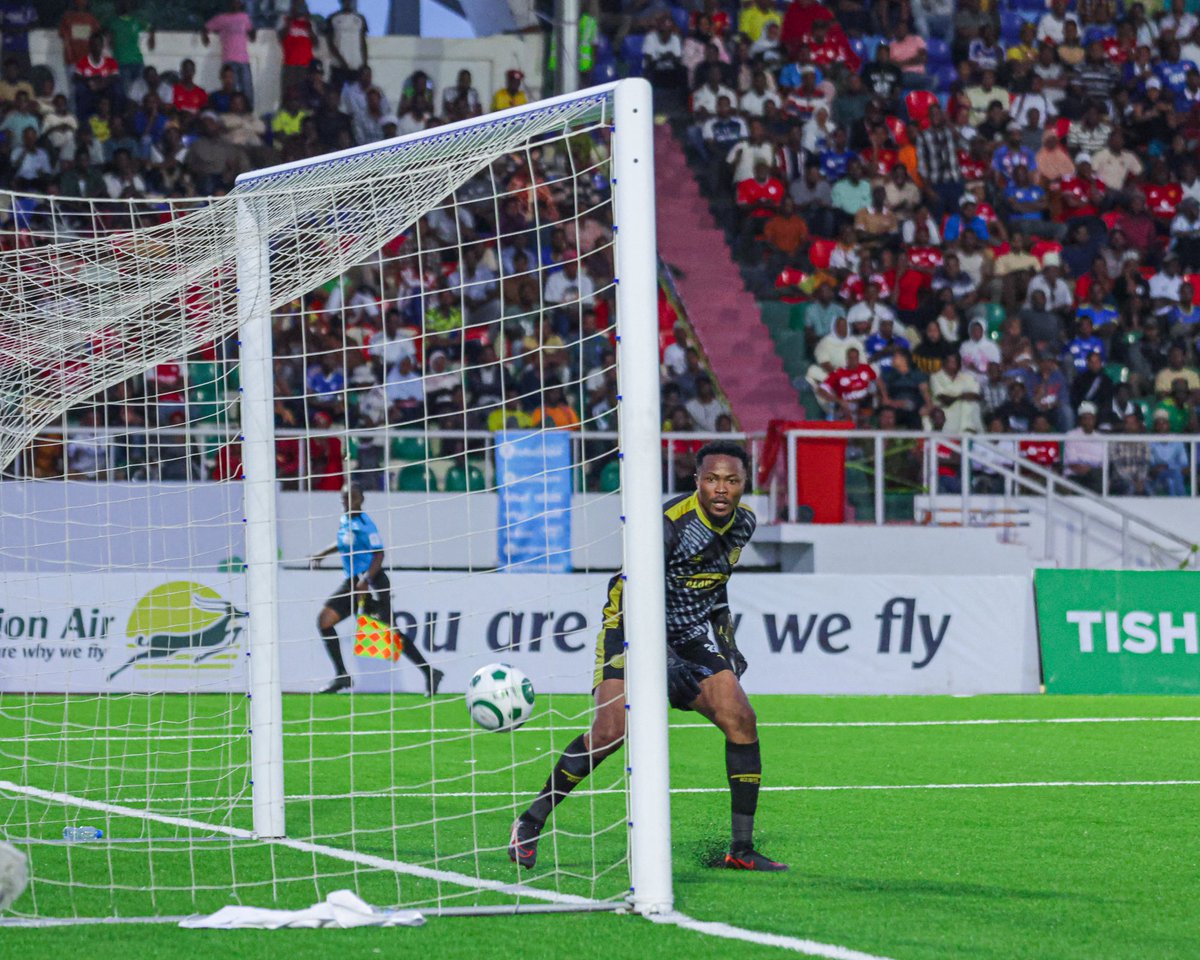 SimbaSCTanzania's tweet photo. Yahya Bin Zayd anaonajifunga mwenyewe na kutupa bao la uongozi wa mchezo. #CRDBBankFederationCup #NguvuMoja https://t.co/07PP8Y7iTA