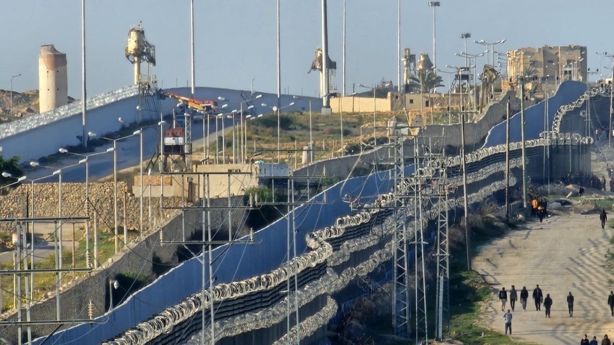 la_posita's tweet photo. @gatubellas @luisalaeloisa Seria mucho mas lindo  que Egipto abra su frontera con GAZA (muro de hormigón de  5 a 7 metros y valla electrificada) y pemita a los gazaties entrar a Egipto, como lo hacia Israel hasta el 7 de octubre.
Hace casi 20 años q ningun Gazati entra a Egipto. https://t.co/LWvKmVjPrf