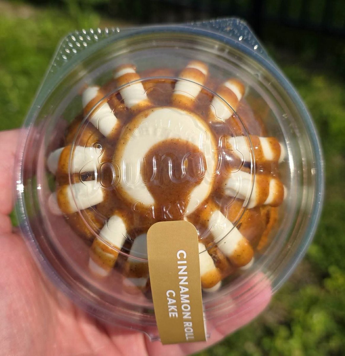 snackolator's tweet photo. Oh my! Nothing Bundt Cakes drops a Cinnamon Roll FILLED Bundt Cake on Monday and it's one of the best flavors they've EVER done! 😲🔥

This will only be available for two weeks starting Monday and it's perfect! https://t.co/KeOX5ryc7x