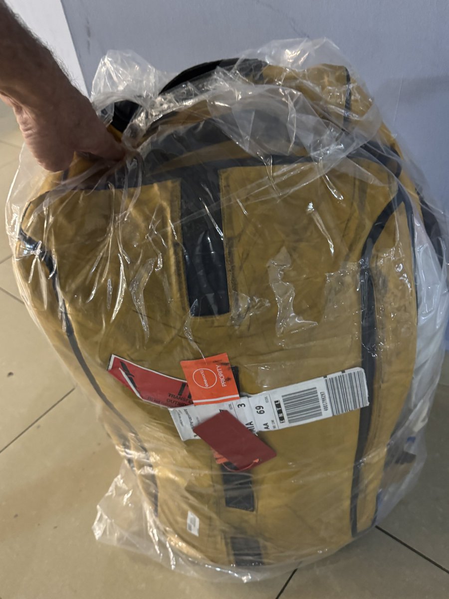 JacobsKarl's tweet photo. @AmericanAir And this is how your ground crew delivered my luggage yesterday in Guatemala from Miami by pulling on the lock and tearing off both zippers: https://t.co/aGyl3S9dZa