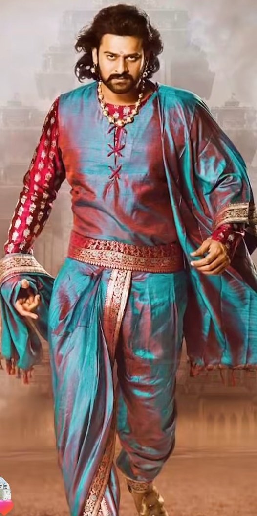 Prabhas2920's tweet photo. Hrithik Roshan kaadu...vadi amma Mogudu kuda panikiraduu....💯 https://t.co/oF7iY924oQ