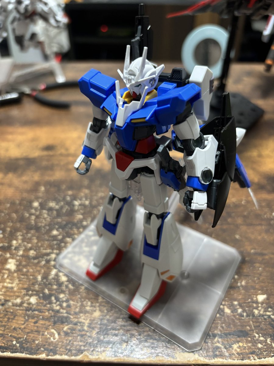 yoppinubesuko's tweet photo. 途中経過。
バックパック左につけるもの明日届くけどひとまず形は大まかこんな感じかな？
オリジナル機体ってよりかは別世界線の改修機みたいな感じで作ってみた。
一応可変ギミックあるけどダサいから無い方がいいかな…？
ちなみに意図せずセブンソードなったw
 #ガンプラ 
 #ミキシング https://t.co/zPGNoS3zqO