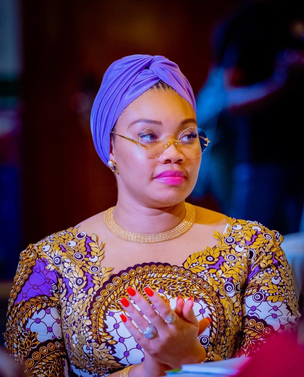 yabaleftonline's tweet photo. “There is nothing wrong with a husband cooking for the family. Women should also teach both their sons and daughters how to cook. There is no rule that says only women should cook for the family.” — Imo First Lady Chioma Uzodimma https://t.co/KItJ5oozwG
