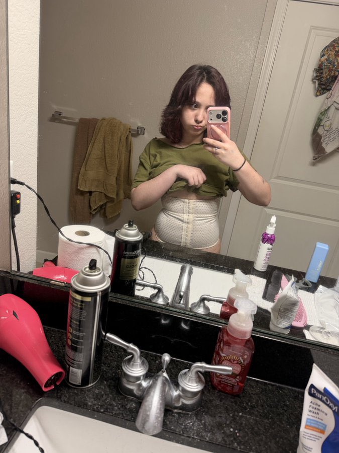 sydsarp's tweet photo. I don’t even like getting compliments from men that buy from me fr.. yall think anybody that’s naked is cute 😒 👀 #elpaso #eptx #915eptx #nsfwtwt #slut #latina #ep #elpasomeets https://t.co/DpLQxqCZZX