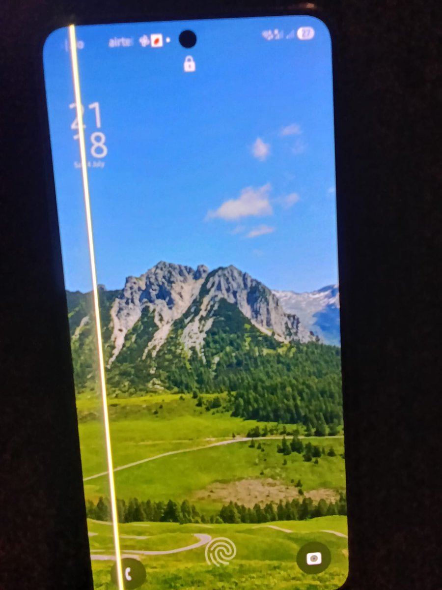 happylogesh's tweet photo. @SamsungIndia Galaxy S21 FE got a green line right after a software update — no damage at all. Service centre says "out of warranty," quoting ₹11,500. This is a known S21/S22 defect Samsung has fixed free for others. Requesting goodwill repair. Job Sheet: 4438298025 #Samsung https://t.co/vCJizfCDcd