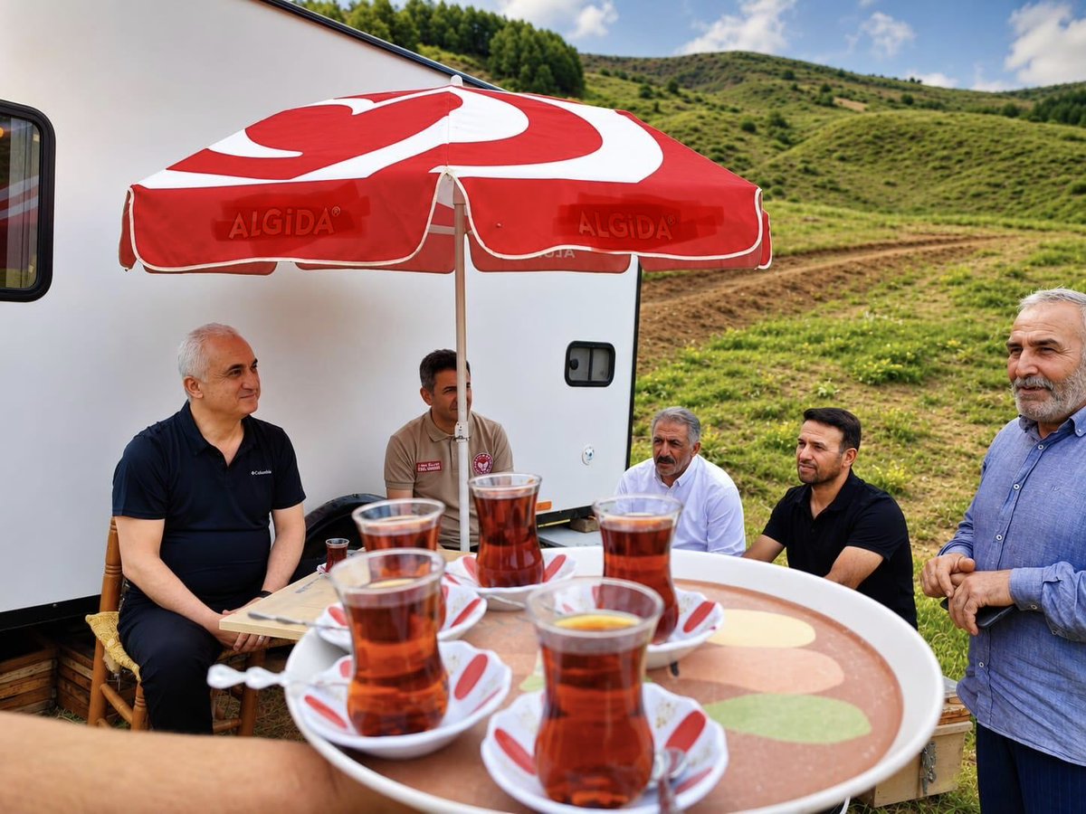 Ncttngnc's tweet photo. İlimizde Arıcılığa Güç, Üreticiye Destek Oluyoruz. 🍯🐝 🚍

Valimiz Sayın Avni ÇAKIR ve ilimiz protokolü ile birlikte, geçtiğimiz günlerde lansmanını  gerçekleştirdiğimiz "Baldan Altın Kanatlar Projesi" kapsamında karavan ve arılı kovan desteği sağladığımız üreticilerimizi yerinde ziyaret ettik.

Üreten, emek veren ve kırsalda kalkınmaya katkı sunan üreticilerimizin yanında olmaya, desteklemeye devam ediyoruz. 

@ibrahimyumakli  @Valiavnicakir 
@TCTarim @TR_HAYGEM
