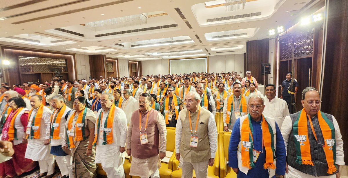 JPSRathoreBJP's tweet photo. आज लखनऊ में मा.राष्ट्रीय अध्यक्ष भाजपा श्री नितिन नबीन जी एवं मा.राष्ट्रीय महामंत्री संगठन श्री बी एल संतोष जी की गरिमामयी उपस्थिति में प्रदेश के सांसद विधायक दल की बैठक में प्रतिभाग कर अमूल्य मार्गदर्शन प्राप्त किया।
बैठक में मा.मुख्यमंत्री श्री योगी आदित्यनाथ जी, मा.प्रदेश अध्यक्ष श्री पंकज चौधरी जी, मा.उपमुख्यमंत्री श्री केशव प्रसाद मौर्य जी, श्री ब्रजेश पाठक जी, मा.प्रदेश महामंत्री संगठन श्री धर्मपाल सिंह जी, मा.मंत्रीगण, मा.सांसदगण, मा.जनप्रतिनिधिगण, पार्टी पदाधिकारीगण व कार्यकर्तागण रहे।
@NitinNabin @mppchaudhary @myogiadityanath @brajeshpathakup @kpmaurya1 @BJP4India @BJP4UP
#NitinNabinInUP
#MYogiAdityanath #BJP4IND #BJP4UP #BJP4ViksitBharat