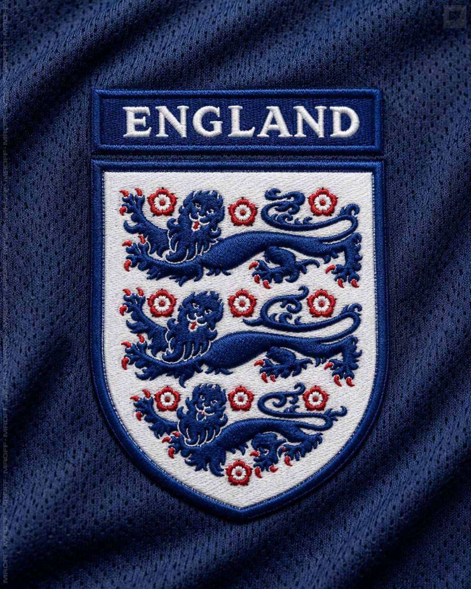 MrOFFSIDER's tweet photo. Inglaterra también fue víctima de un recibimiento hostil por parte de la afición local a su llegada a Ciudad de México. La prensa de aquel país se encargó de filtrar el lugar de concentración de los británicos y los hinchas fueron a apretar a los huéspedes. La logísica del cuadro europeo pidió escudos antidisturbios y anillos de seguridad para evitar los problemas que vivió Ecuador la semana pasada en las cercanías de su hotel.