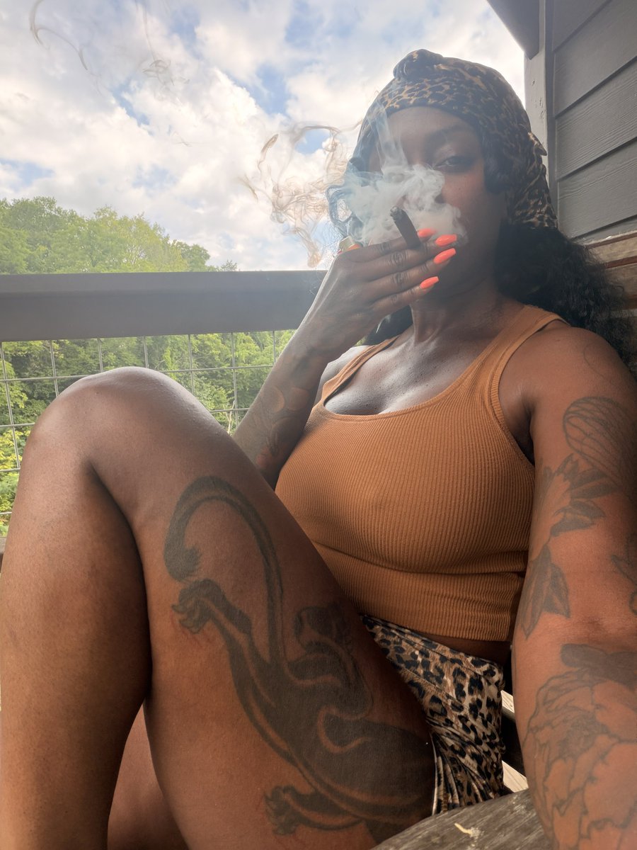 Alwayzavibe's tweet photo. I’m ready for the fireworks 🎆💨💨…cheers (Kush Mintz )🔥 #4thJuly https://t.co/z1LYMnGqXG