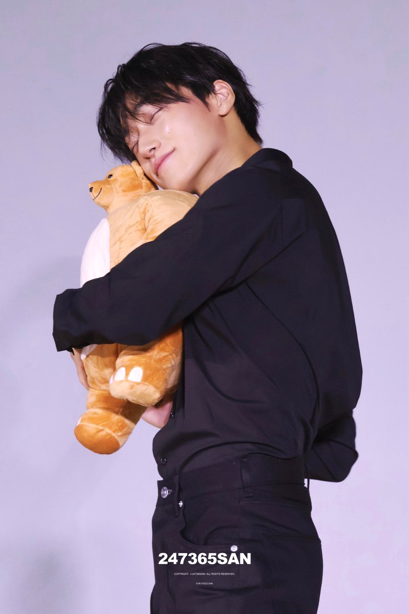 247365SAN's tweet photo. 260704 음악중심 미니팬미팅

#에이티즈 #최산 #산
#ATEEZ #CHOISAN #SAN https://t.co/yllANczLdF