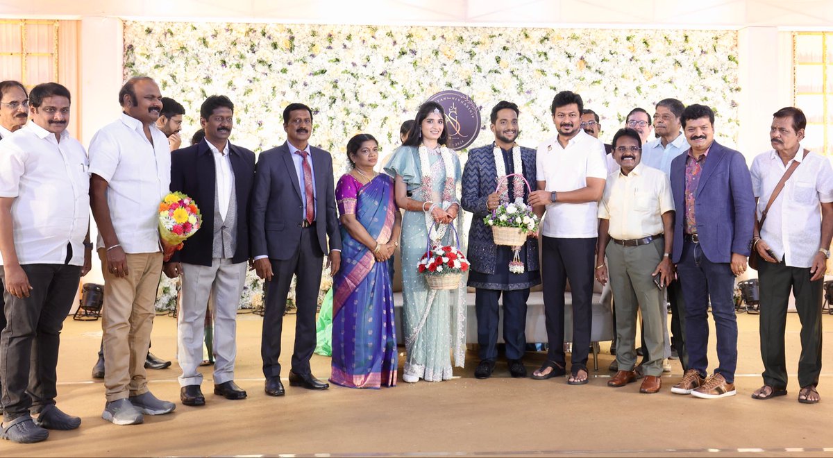 Office_of_Udhay's tweet photo. மாண்புமிகு எதிர்க்கட்சித்தலைவர் திரு.@udhaystalin அவர்கள், சென்னை ராஜா அண்ணாமலைபுரத்தில் இன்று நடைபெற்ற, மறைந்த திரு.கவிக்கொண்டல் மா.செங்குட்டுவன் அவர்களின் இல்லத்திருமண வரவேற்பு விழாவில் கலந்து கொண்டு, மணமக்கள் தி.அ.செம்பியன் - வா.நிவாசினி ஆகியோரை வாழ்த்தினார்கள். @mylaivelu71 https://t.co/i5JRGFM0sr