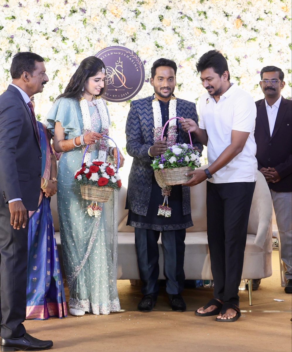 Office_of_Udhay's tweet photo. மாண்புமிகு எதிர்க்கட்சித்தலைவர் திரு.@udhaystalin அவர்கள், சென்னை ராஜா அண்ணாமலைபுரத்தில் இன்று நடைபெற்ற, மறைந்த திரு.கவிக்கொண்டல் மா.செங்குட்டுவன் அவர்களின் இல்லத்திருமண வரவேற்பு விழாவில் கலந்து கொண்டு, மணமக்கள் தி.அ.செம்பியன் - வா.நிவாசினி ஆகியோரை வாழ்த்தினார்கள். @mylaivelu71 https://t.co/i5JRGFM0sr