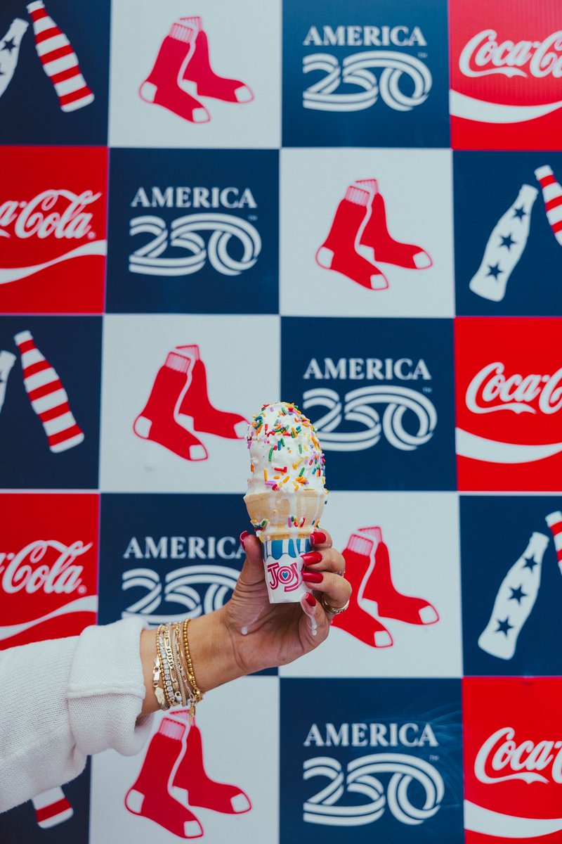 JoelleJames's tweet photo. Happy 250th America 🇺🇸🍦 https://t.co/xTAoORU9iM