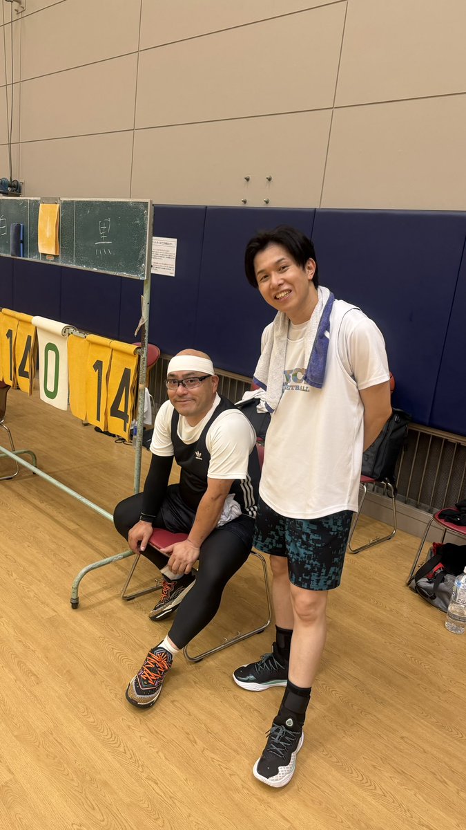 hide_kaz's tweet photo. 今日はバスケ行けた。
相変わらず膝と手首痛い。
トシだなぁ😓

でもまめさんあんなに動けてるからオレも言い訳しないで頑張る！！

まめさんお誕生日おめでとうございます✨ https://t.co/opMldkUbIT