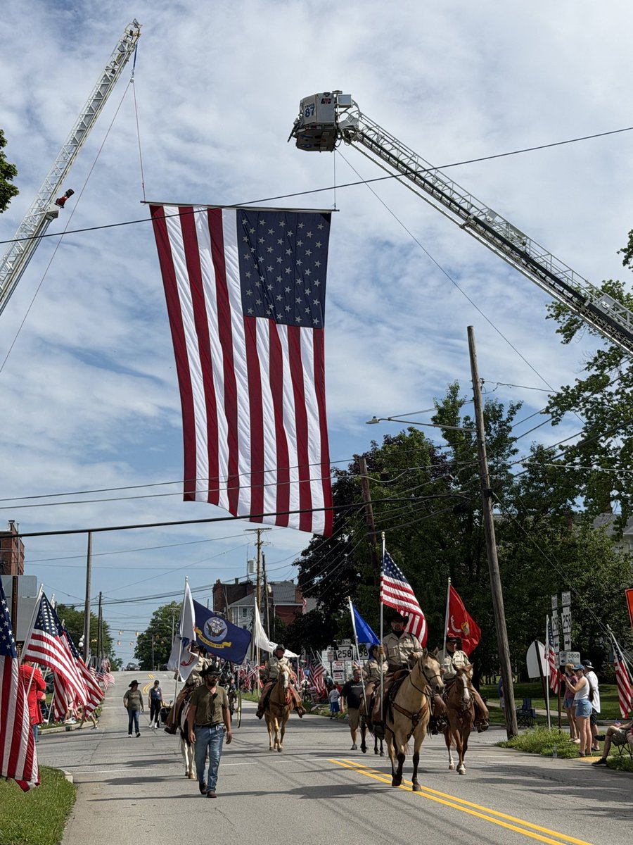 ttedesco's tweet photo. Celebrating the 250th birthday of the United States of America, a beautiful site this morning in Mercer, Pa. 🇺🇸🇺🇸🇺🇸 https://t.co/fORetS8C8O