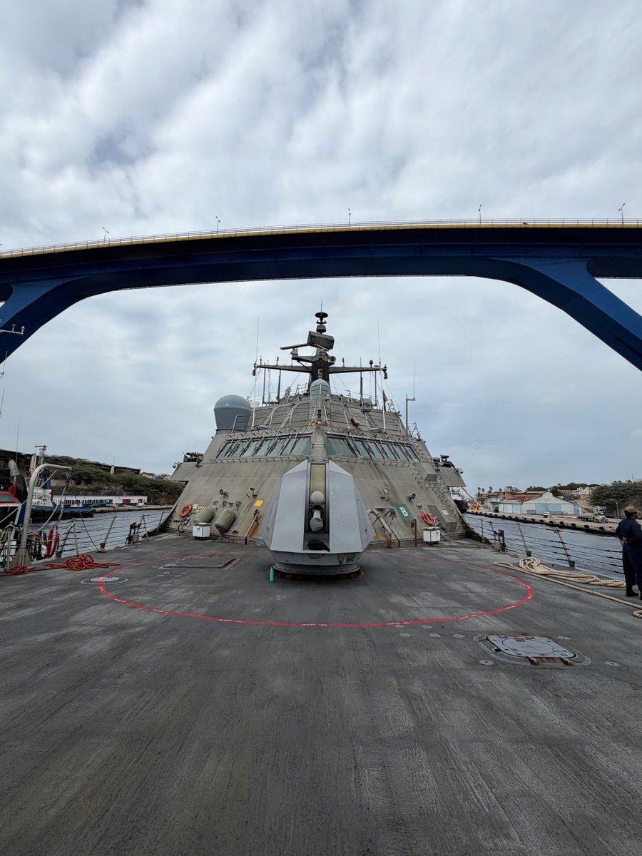 Southcom's tweet photo. Working with our partners in Curacao for earthquake relief:
@USNavy Sailors load water donated by the Netherlands aboard the littoral combat ship USS Billings (LCS 15) while moored in Willemstad, Curaçao, July 3, 2026. The Netherlands-hosted logistics hub in Curaçao has been vital to U.S. military efforts to get assistance to the people of Venezuela.

At the direction of #SOUTHCOM, U.S. forces are supporting @StateDept-led U.S. government relief operations following the devastating earthquakes that struck the nation on June 24, 2026.

@DeptofWar @WHAAsstSecty @USForeignAssist @USAenEspanol @usembassyve