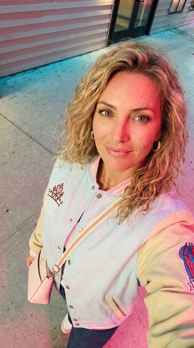EstelNarvalo's tweet photo. Si tu es marié, je te déconseille de ne pas ouvrir les commentaires .🤗🥰🥰.💕💕 https://t.co/YqTw72OtUO