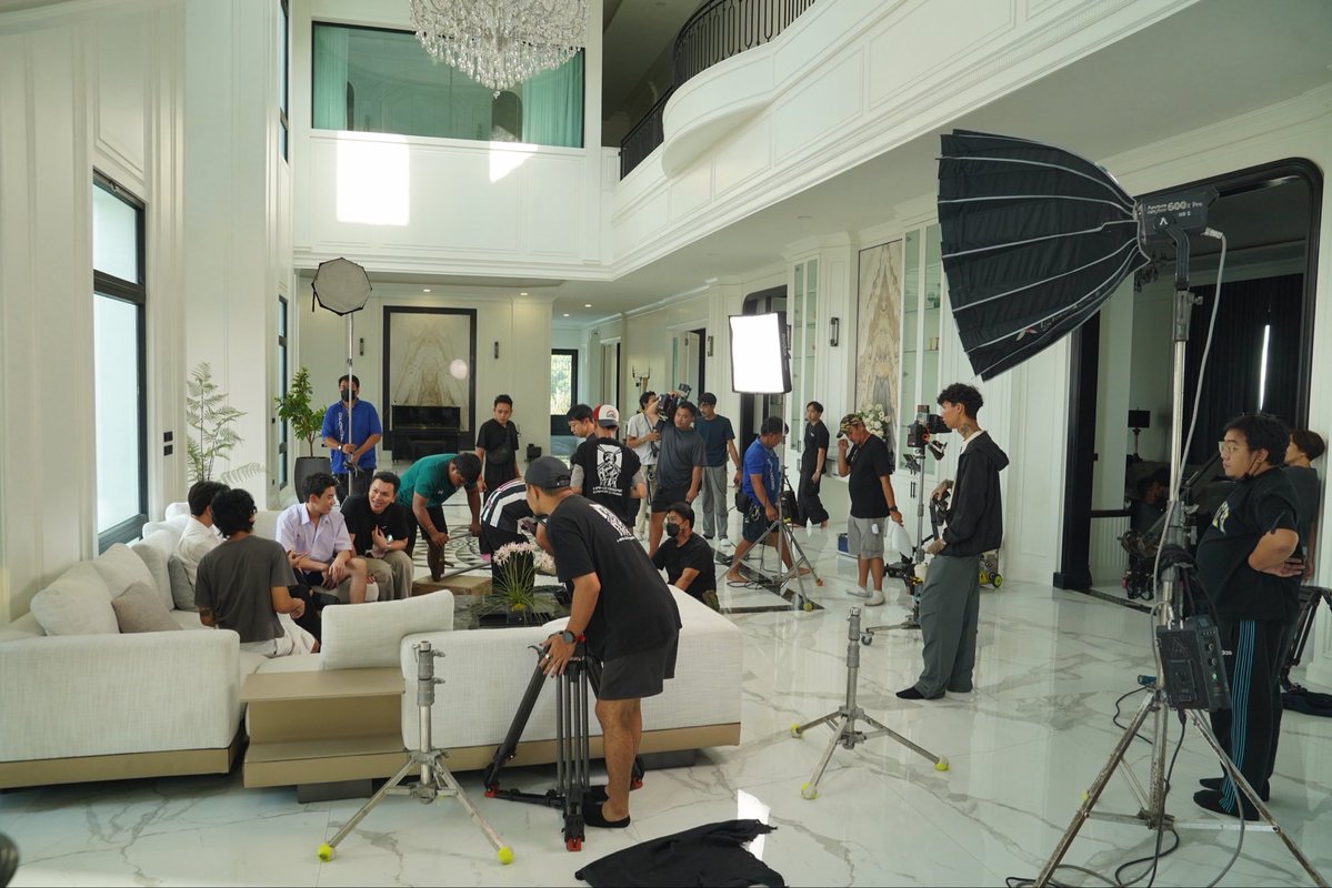 FilmPawis's tweet photo. ผี t pop เข้าสิง #พี่ฟากชอบเธอมู่EP9 https://t.co/WUOCWurRY7