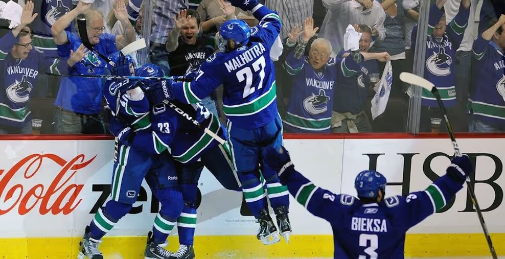 CanucksMuse tweet picture