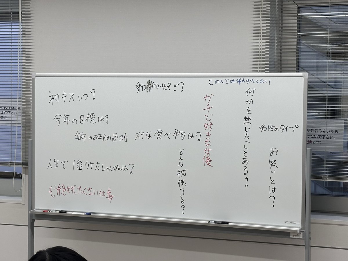 rubedo_redness's tweet photo. セシオン杉並にて、三福さんとミカボ山田さんがゲストのなかよぴトークサン

三福さんはナカナカなハットに、デザイン書道とカマキ���ちゃん持参で仕込み万全でさすがです👏トーク盛りだくさんで１時間じゃ短すぎました💦 https://t.co/H7U5543zev