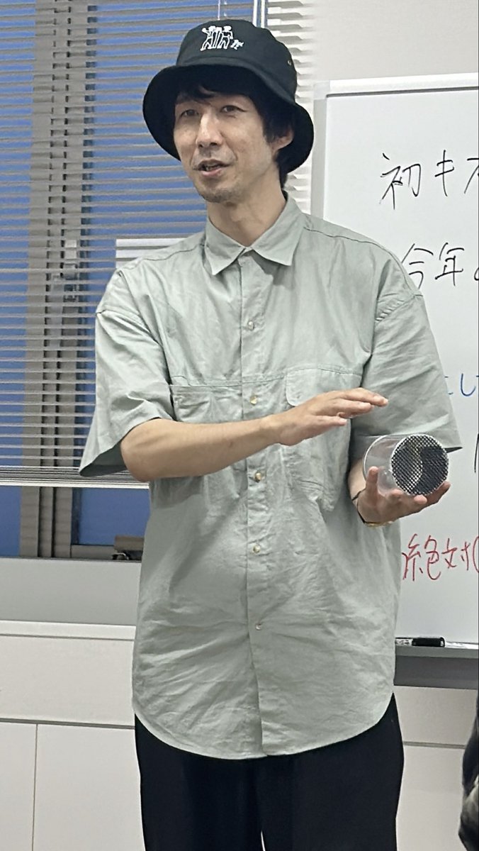 rubedo_redness's tweet photo. セシオン杉並にて、三福さんとミカボ山田さんがゲストのなかよぴトークサン

三福さんはナカナカなハットに、デザイン書道とカマキ���ちゃん持参で仕込み万全でさすがです👏トーク盛りだくさんで１時間じゃ短すぎました💦 https://t.co/H7U5543zev