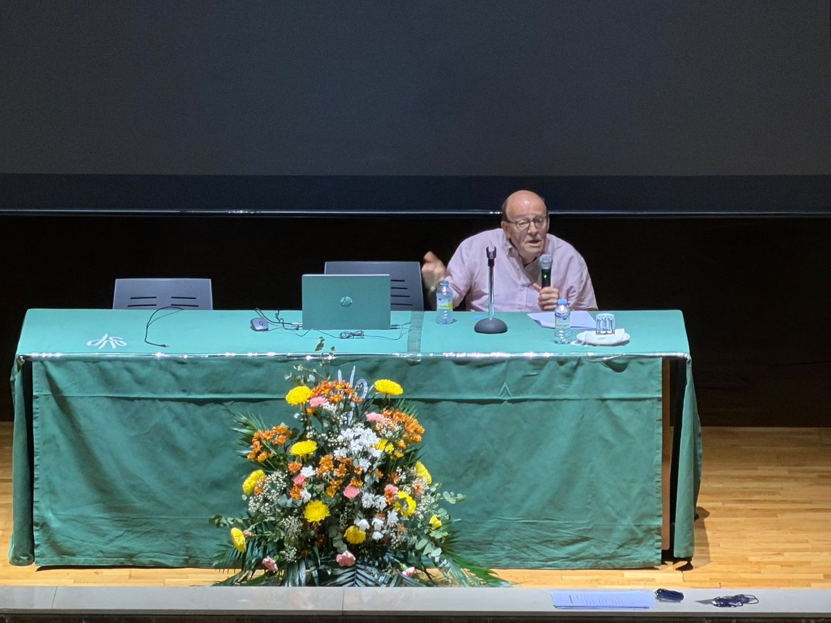 misionerospaul's tweet photo. En el espacio Con-texto, el P. Celestino Fernández, CM, nos ha guiado en la lectura y reflexión de textos de Miguel Pérez Flores, CM, Robert P. Maloney, CM y del Documento de Identidad de @AicEspana, profundizando en la espiritualidad, la vocación y el testimonio del laicado vicenciano. 

Después, ha habido una puesta en común sobre las distintas visiones en torno a estos escritos.

#XLVSemanaVicenciana #FamiliaVicenciana #SemanadeEstudiosVicencianos