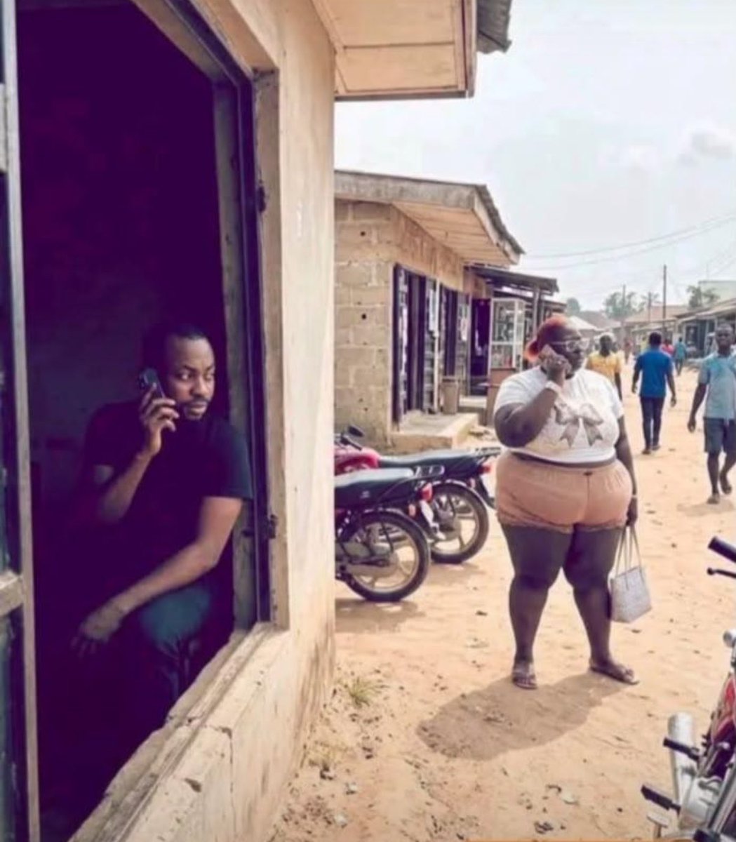 TheDamiForeign's tweet photo. Carry bike from there Dey go junction, no look back o😂 https://t.co/eYvsFsOx7U