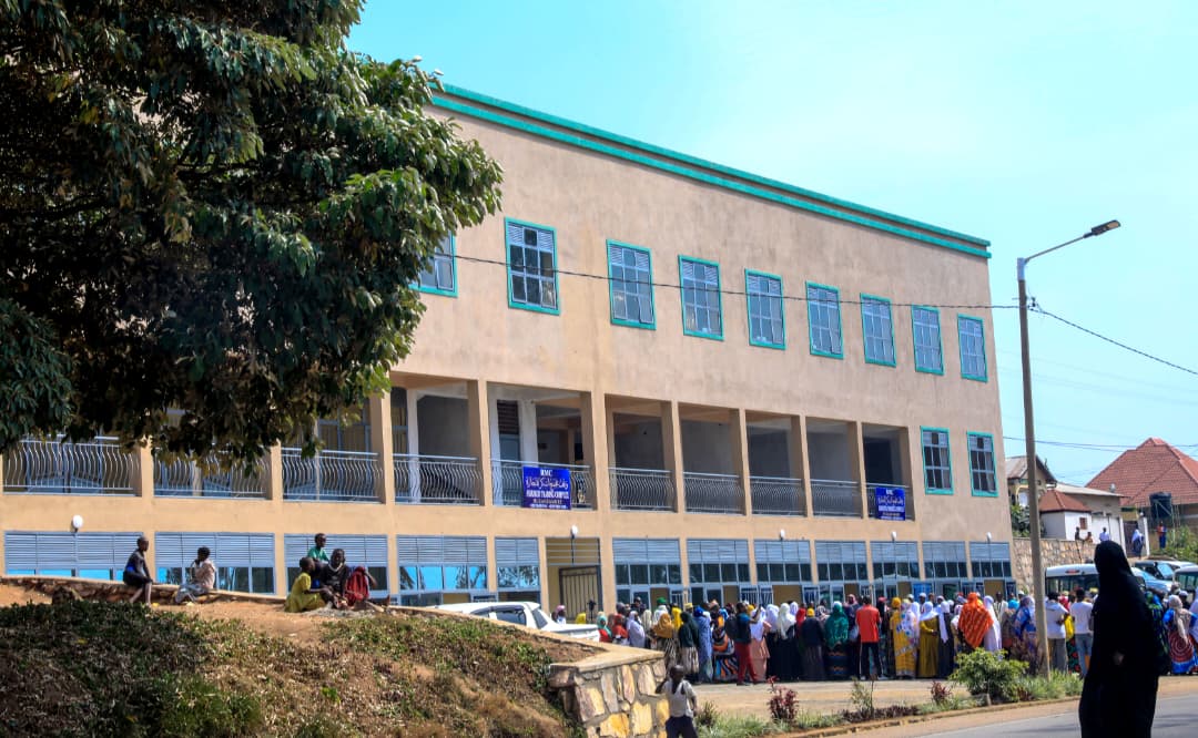 NyanzaDistrict's tweet photo. Mu kwizihiza #Kwibohora32, Akarere kanatashye ibikorwa bifitiye abaturage akamaro birimo Inzu Ndangamurage y'Ikawa (Coffee Museum), ubuhunikiro bwakira toni 5,000 z'umusaruro, inyubako y'ubucuruzi yubatswe ku bufatanye na @islamrwanda, amashuri n'ibindi bikorwa by’iterambere. https://t.co/7qaDLc8iEh