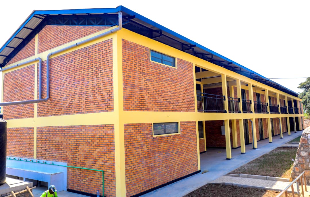 NyanzaDistrict's tweet photo. Mu kwizihiza #Kwibohora32, Akarere kanatashye ibikorwa bifitiye abaturage akamaro birimo Inzu Ndangamurage y'Ikawa (Coffee Museum), ubuhunikiro bwakira toni 5,000 z'umusaruro, inyubako y'ubucuruzi yubatswe ku bufatanye na @islamrwanda, amashuri n'ibindi bikorwa by’iterambere. https://t.co/7qaDLc8iEh