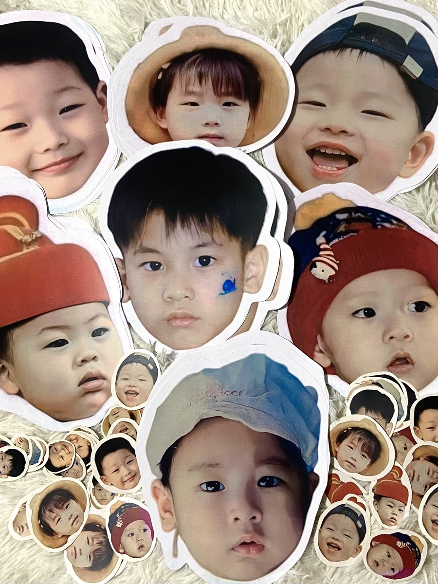 haonindaeyo's tweet photo. (literal) last minute freebies 😭

- baby konys bubble head
- baby konys stickers
- (packed) random bobby playing photo cards from sir robert album with random stickers &amp; unofficial pcs

pls say hi to me! see you later, mga mahal ko ! happy waeng waeng day!!! 😭❤️‍🔥

#iKONinManila https://t.co/l8fp775JUF