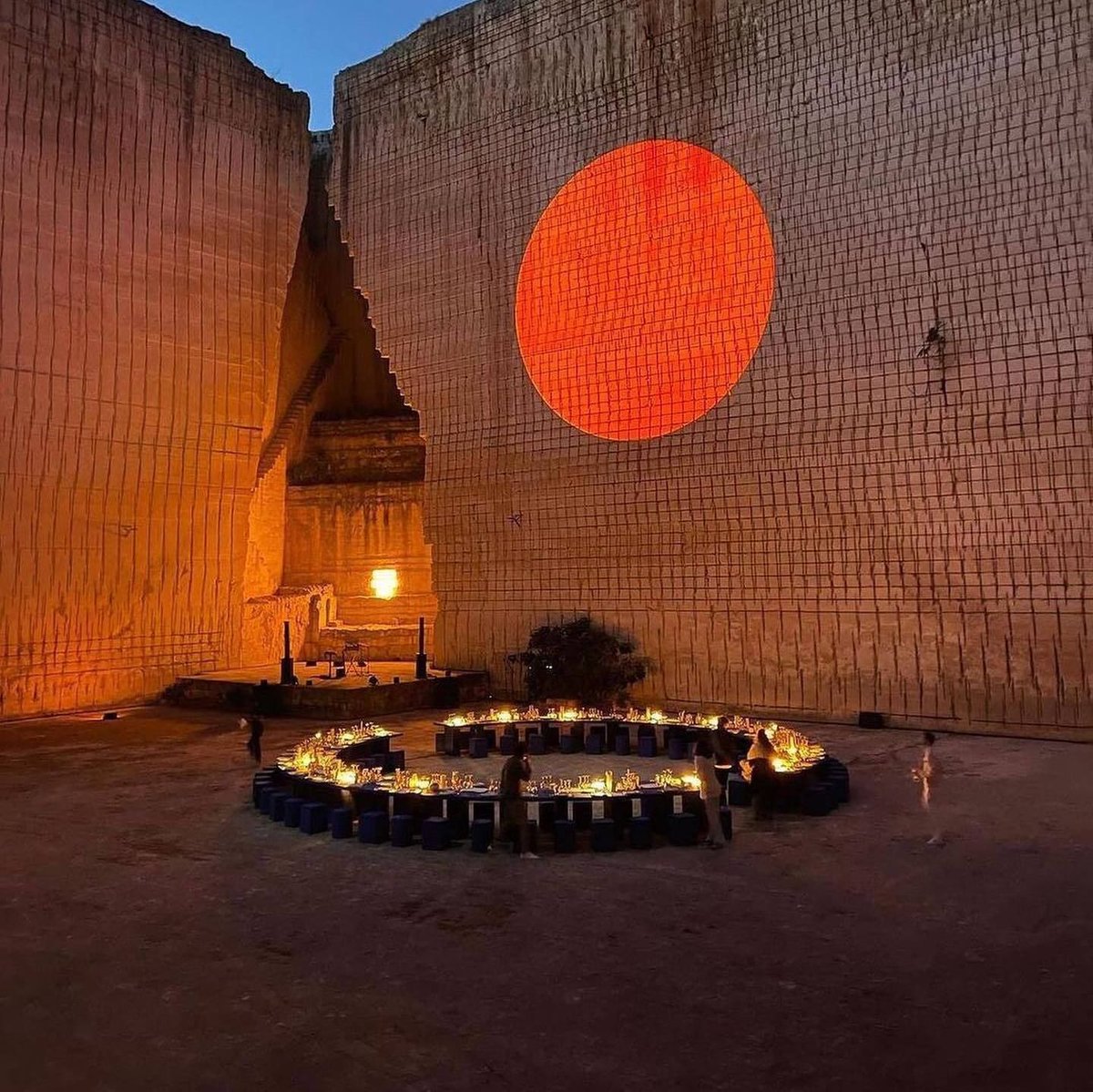 hutdesigns's tweet photo. This incredible outdoor event venue in Spain is built entirely inside an ancient, hand-carved sandstone quarry structure https://t.co/4hl4JYGKcw