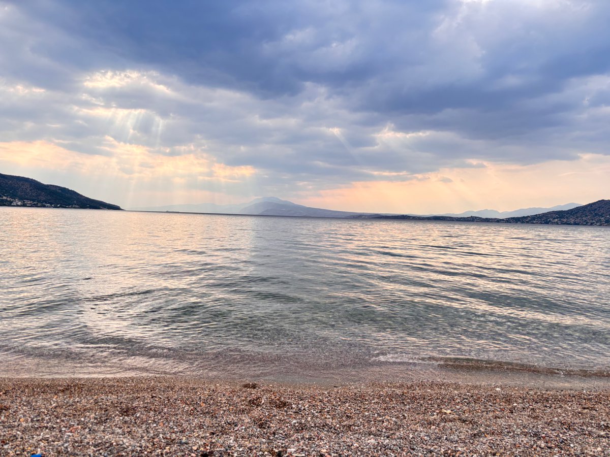 donald_duck555's tweet photo. Αυτά τα 5-10 δευτερόλεπτα που κανείς την πρώτη βουτιά κάτω από το νερό, αυτά τα 5-10 δευτερόλεπτα που αδειάζει το μυαλό από κάθε σκέψη. https://t.co/k8inA9Plba