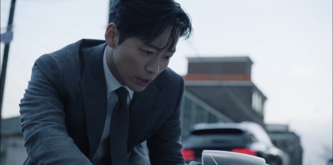 __kdramaland's tweet photo. drunk talking to his car driver to kidnap his wife and he actually did. The last 20 mins were intense and got me on the edge of my seat. 

#TheHusbandEp1 #TheHusband https://t.co/IxTPk0i9WE