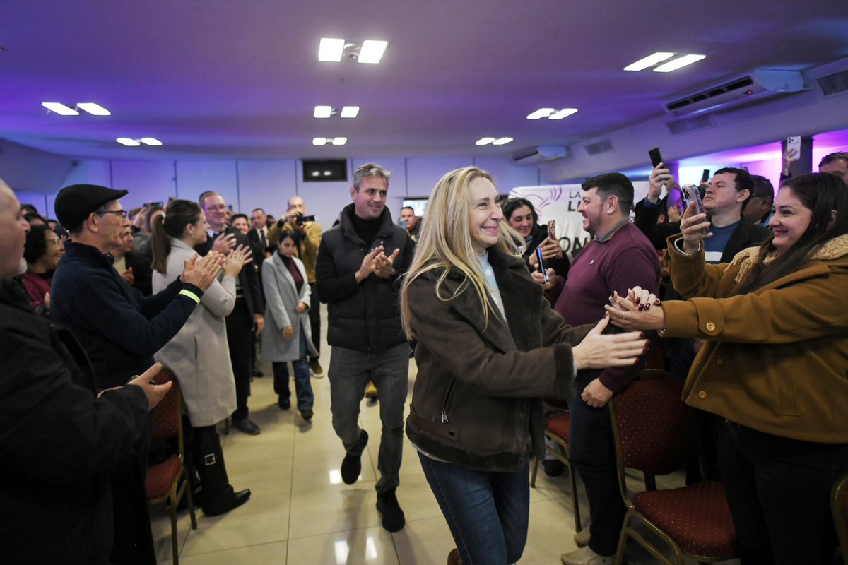 LLibertadAvanza's tweet photo. LA LIBERTAD AVANZA EN MISIONES
Karina Milei en el lanzamiento de la Escuela de Dirigentes de La Libertad Avanza, una propuesta de formación en liderazgo, gestión y organización política para llevar las ideas de la libertad a cada rincón del país.

VIVA LA LIBERTAD CARAJO!!! https://t.co/MfYQZambL8